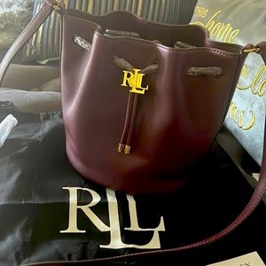 Ralph Lauren
Leather Bucket Bag Andie Medium - Burgundy